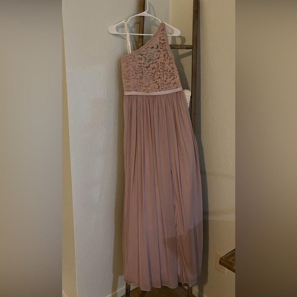 Elegant One-Shoulder Lace Gown